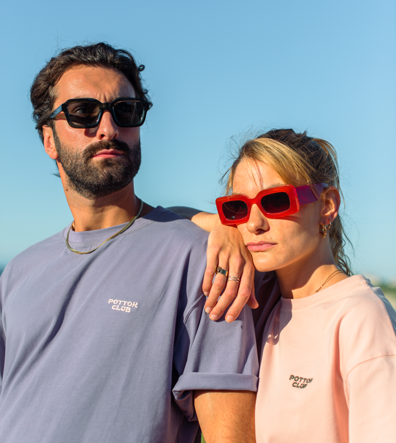 photo duo t-shirts oversizes violet et rose j'élève des licornes