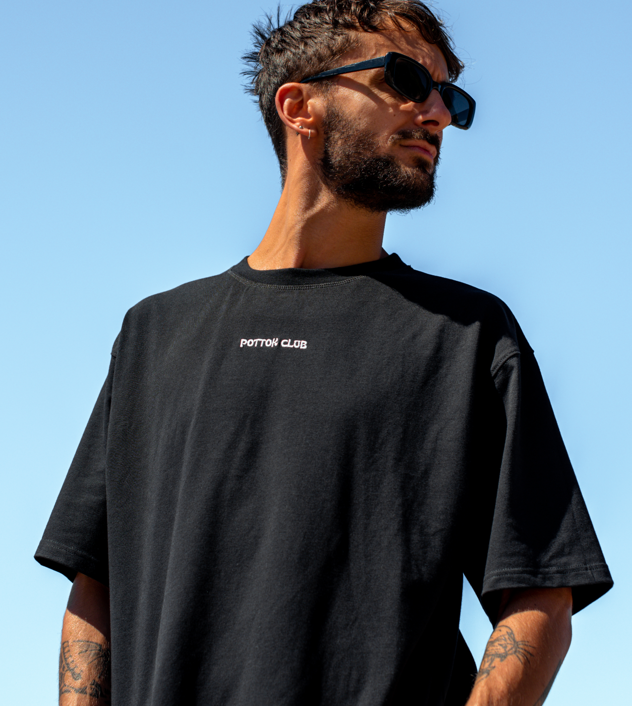 t-shirt oversize noir zentroa vue de bas