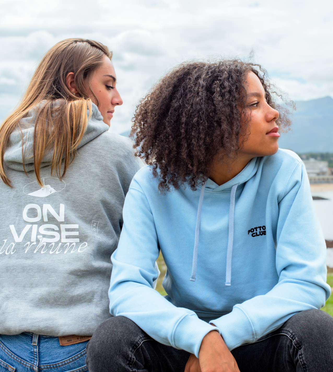 hoodies on vise la rhune bleus et gris