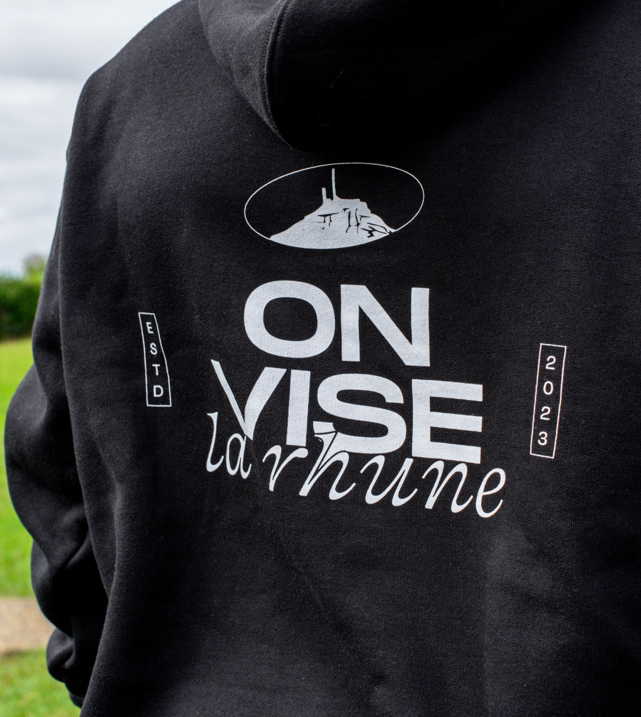 hoodie on vise la rhune noir